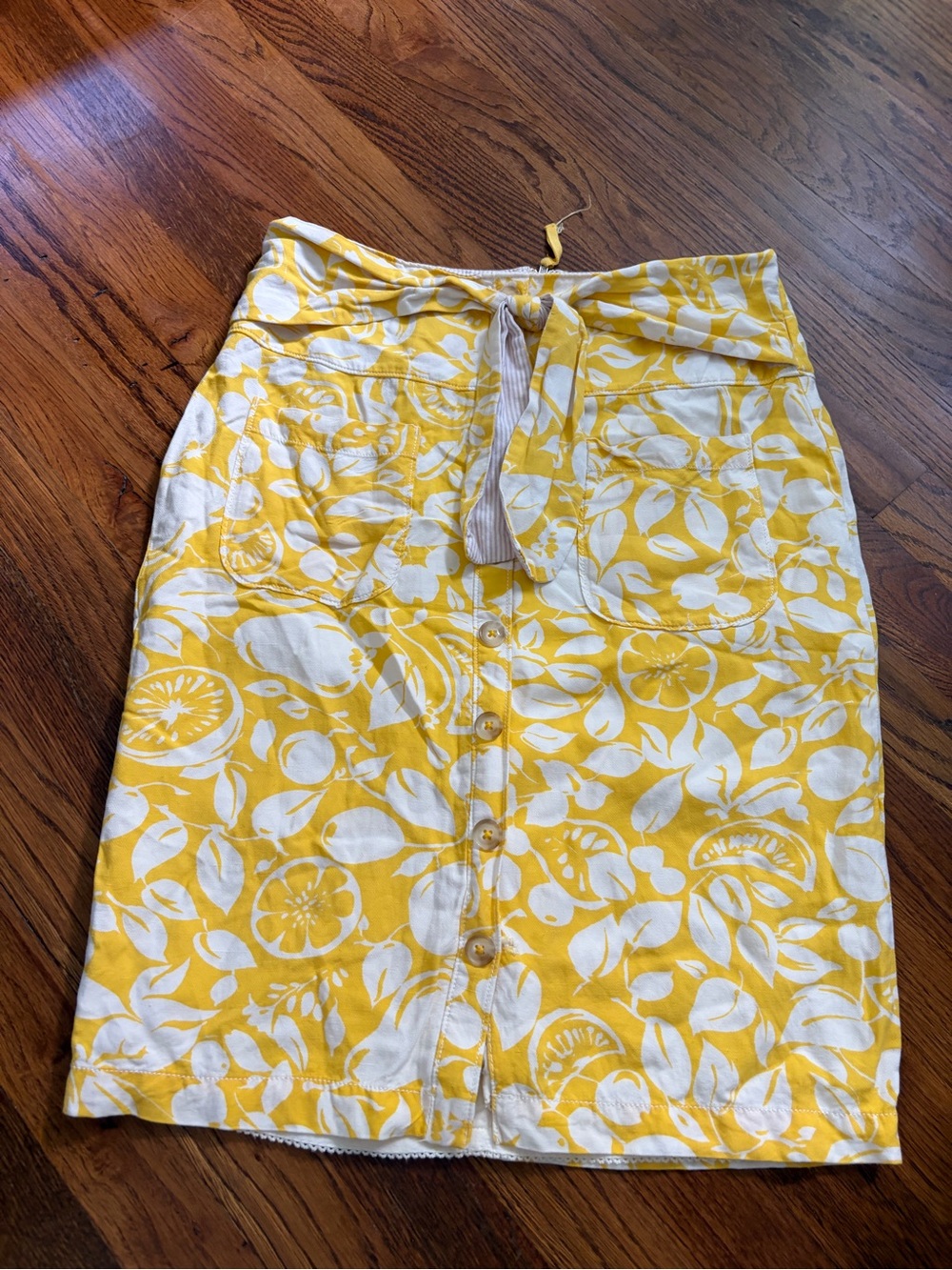 *Anthropologie Yellow and White Floral Button-Front Skirt women’s size 6
